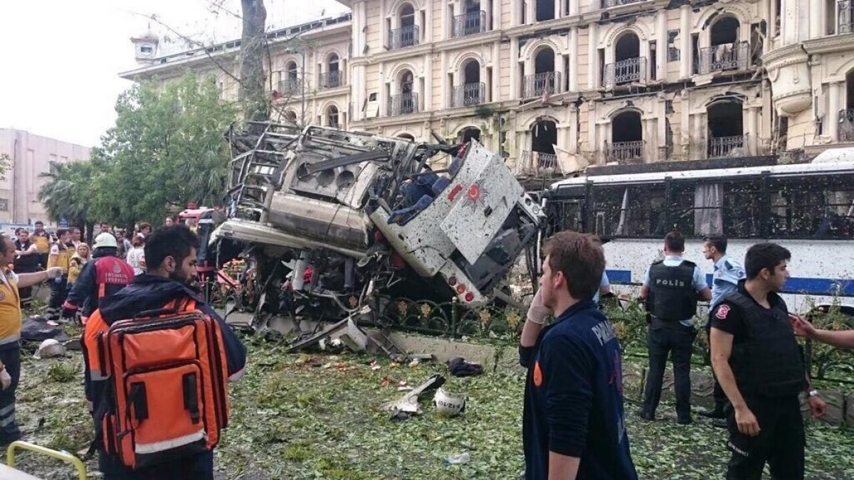 alerta video turcia explozie in istanbul in apropierea unei statii de autobuz 11 morti