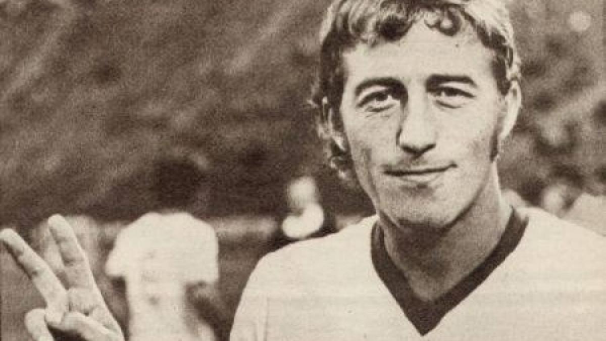TOPUL FOTBALIŞTILOR ROMÂNI întocmit de publicaţia L'Equipe