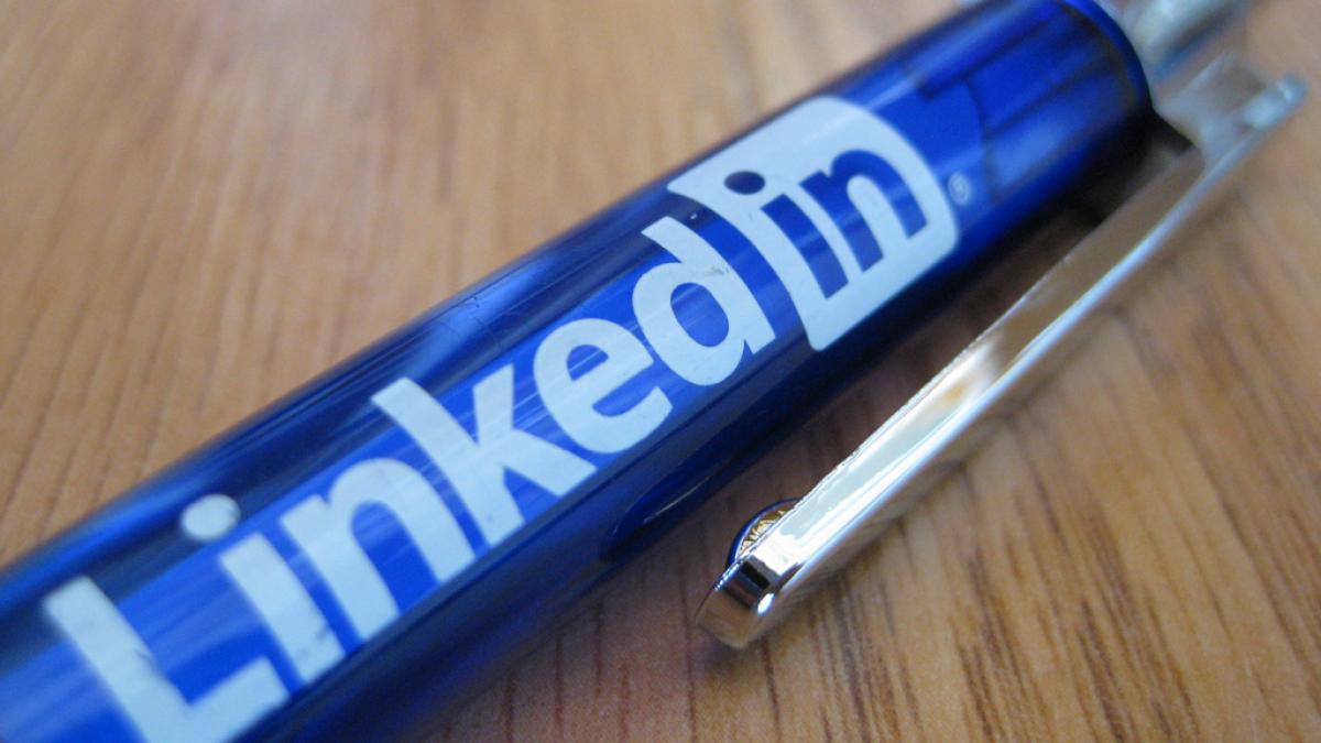 MIŞCARE MAJORĂ - Microsoft preia reţeaua de socializare LinkedIn pentru 26,2 miliarde de dolari 