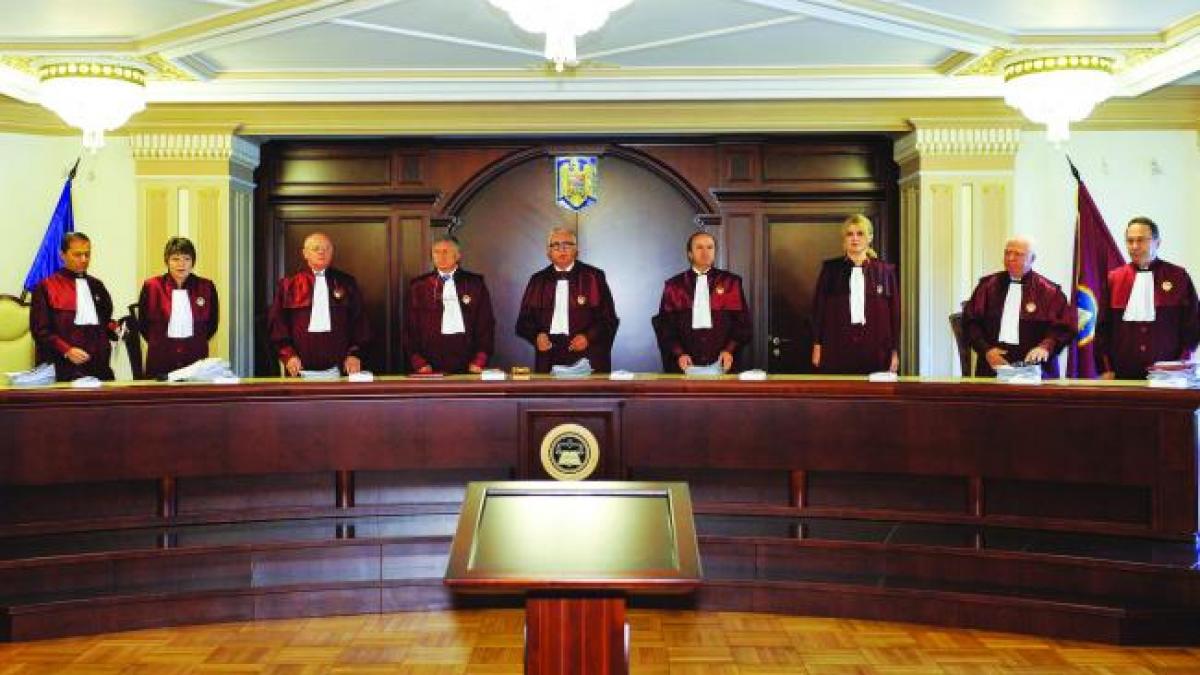 CCR: Sintagma 'în mod defectuos' din cadrul infracţiunii de abuz în serviciu se referă la încălcarea legii 