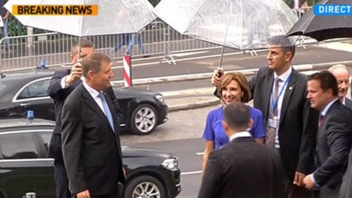 De ce se întoarce Klaus Iohannis cu autocarul din Bulgaria