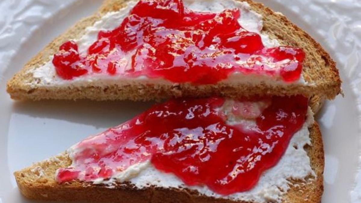 Dulceață de vișine pentru musafiri sau sandvișuri dulci