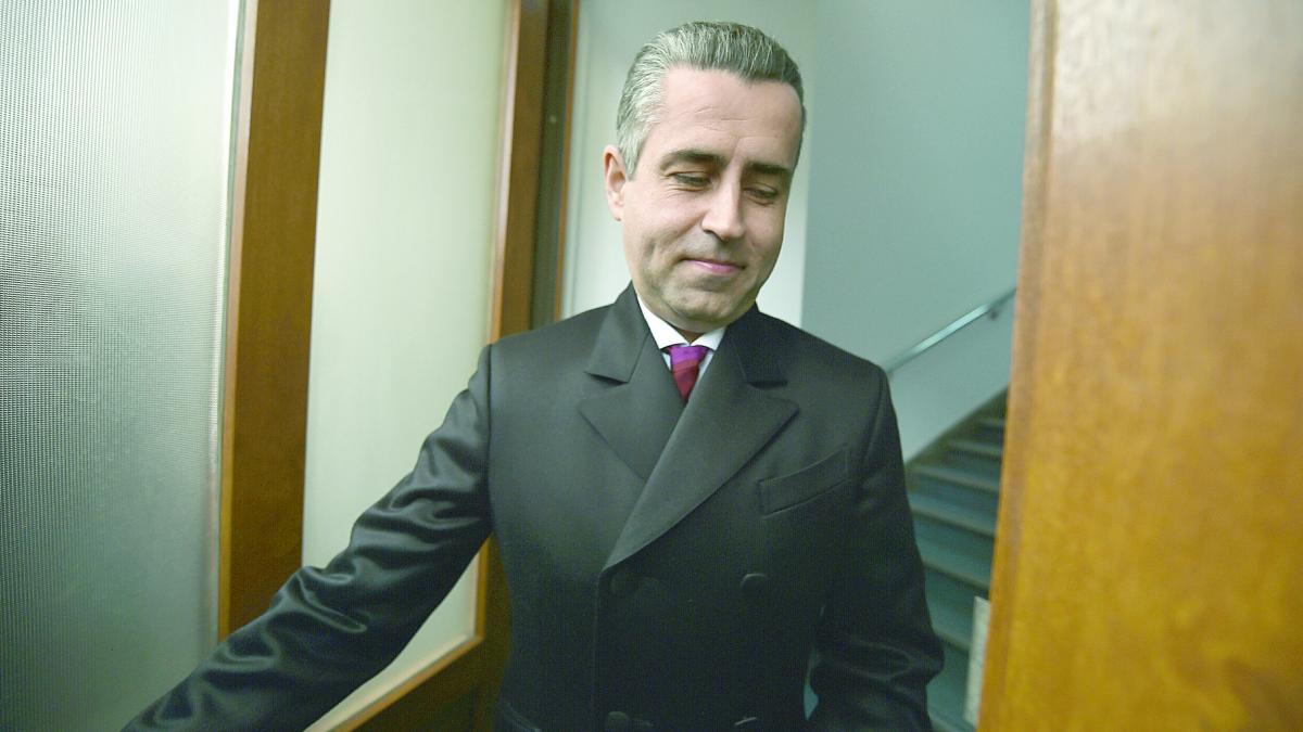 Război total pentru paraşute, mobilier pentru avioane şi maşini în familia Truică