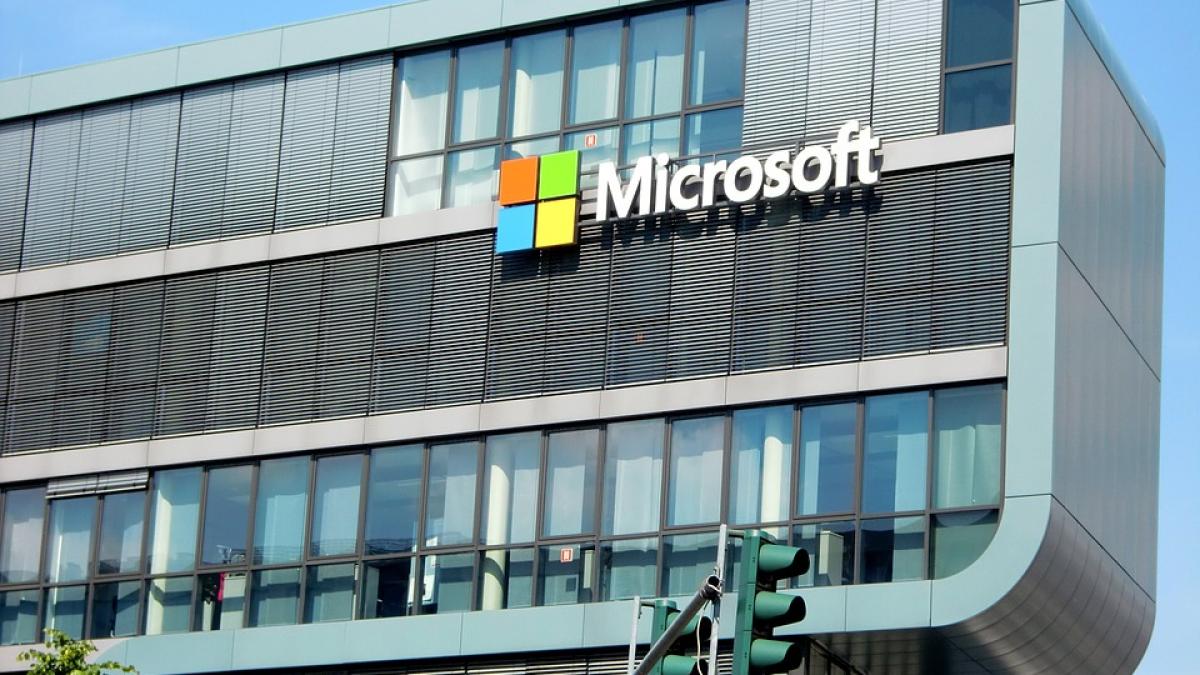 SUA: Microsoft plăteşte 10.000 de dolari unei femei după ce Windows 10 i-a făcut laptopul inutilizabil 