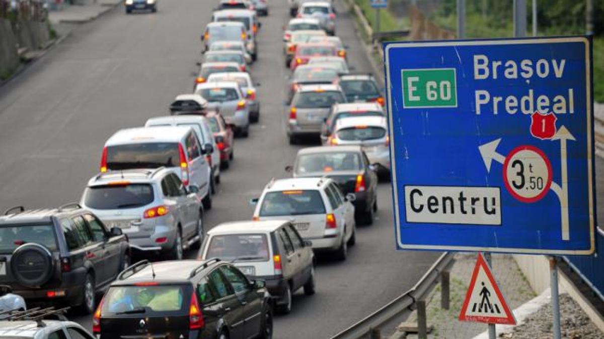  Aluviuni pe DN 1, la Comarnic, unde plouă torenţial; traficul este îngreunat 