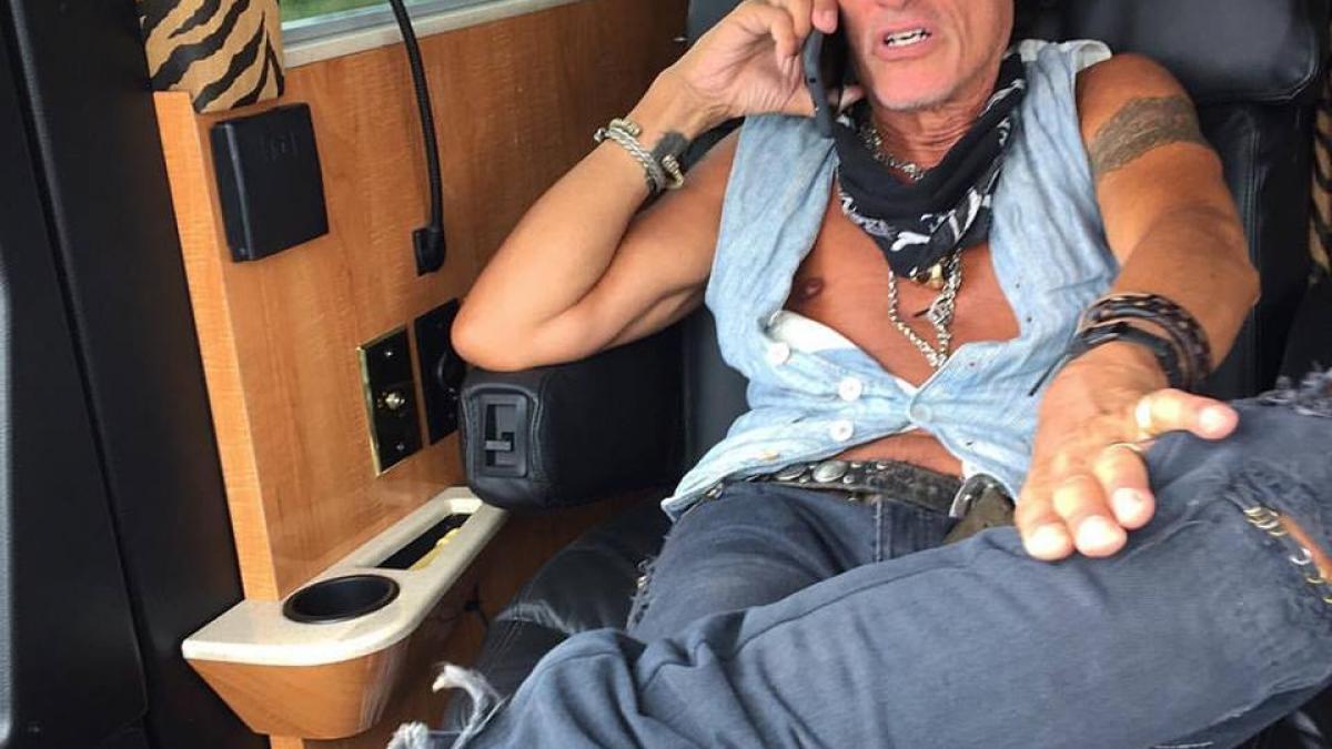 Joe Perry, chitaristul formaţiei Aerosmith, a suferit un infarct pe scenă 