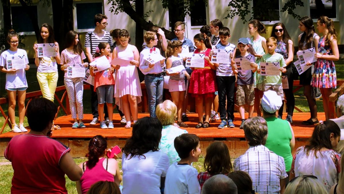 Elevii sunt premiați în Grădina Valorilor Românești