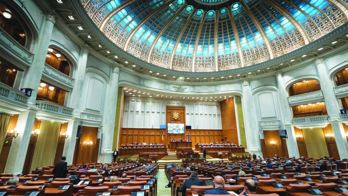 Băsescu devine a treia forţă în Parlament