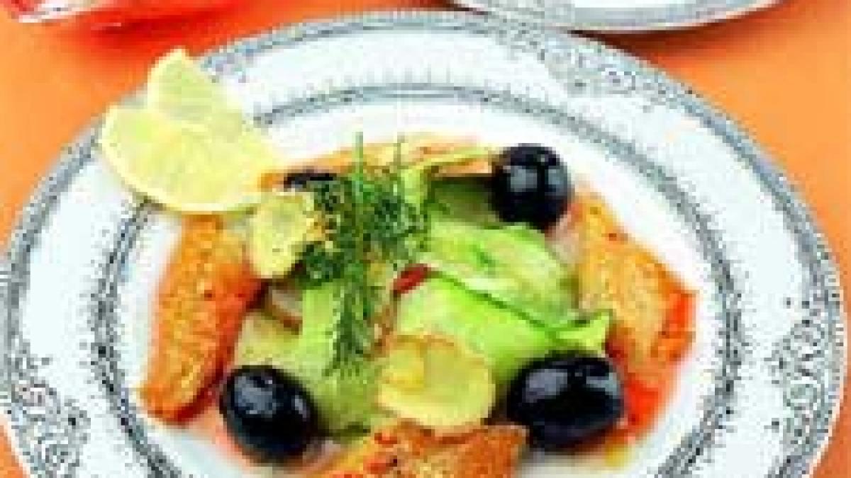 Salată de castraveţi cu peşte