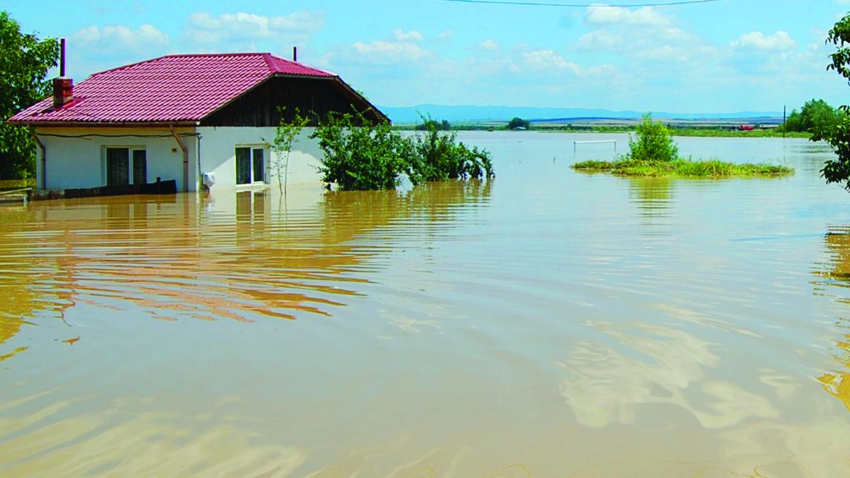 140 de litri de apă în 12 ore. Inundaţii în Sibiu şi Mehedinţi