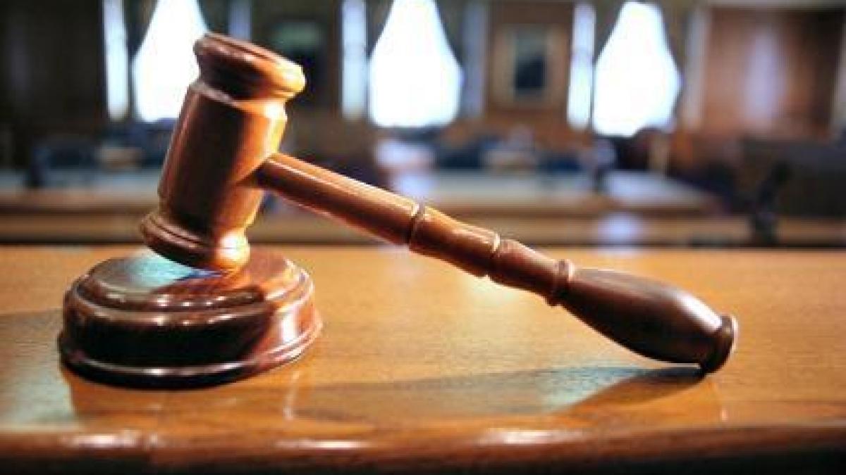 CCR: Sesizarea referitoare la recunoaşterea căsătoriilor dintre persoane de acelaşi sex, amânată pe 20 septembrie 