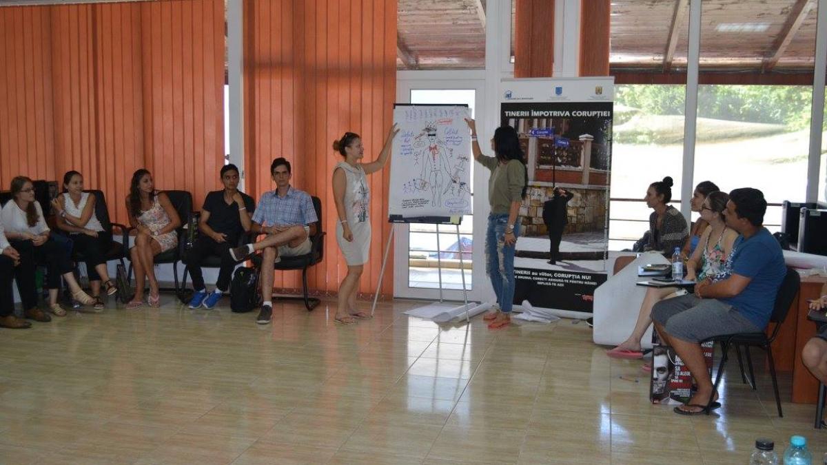 Lider pentru Integritate - Studenții învață să lupte împotriva corupției
