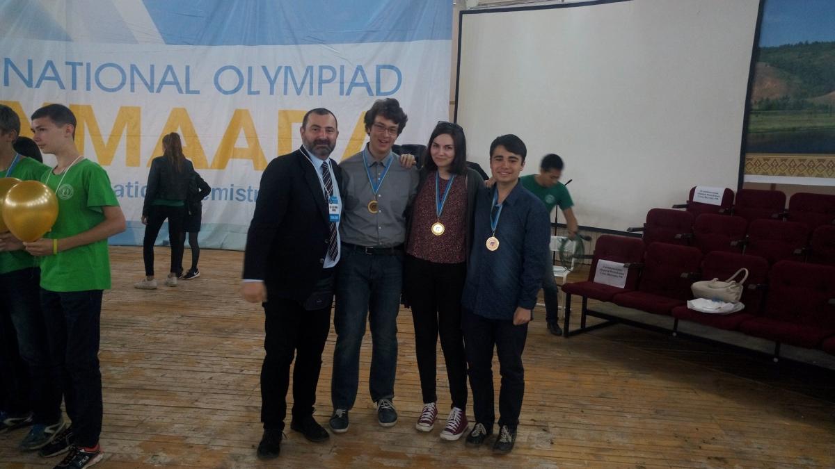 Elev iesean cu numeroase medalii la concursuri internationale, clasat al doilea la recenta olimpiada internationala de chimie