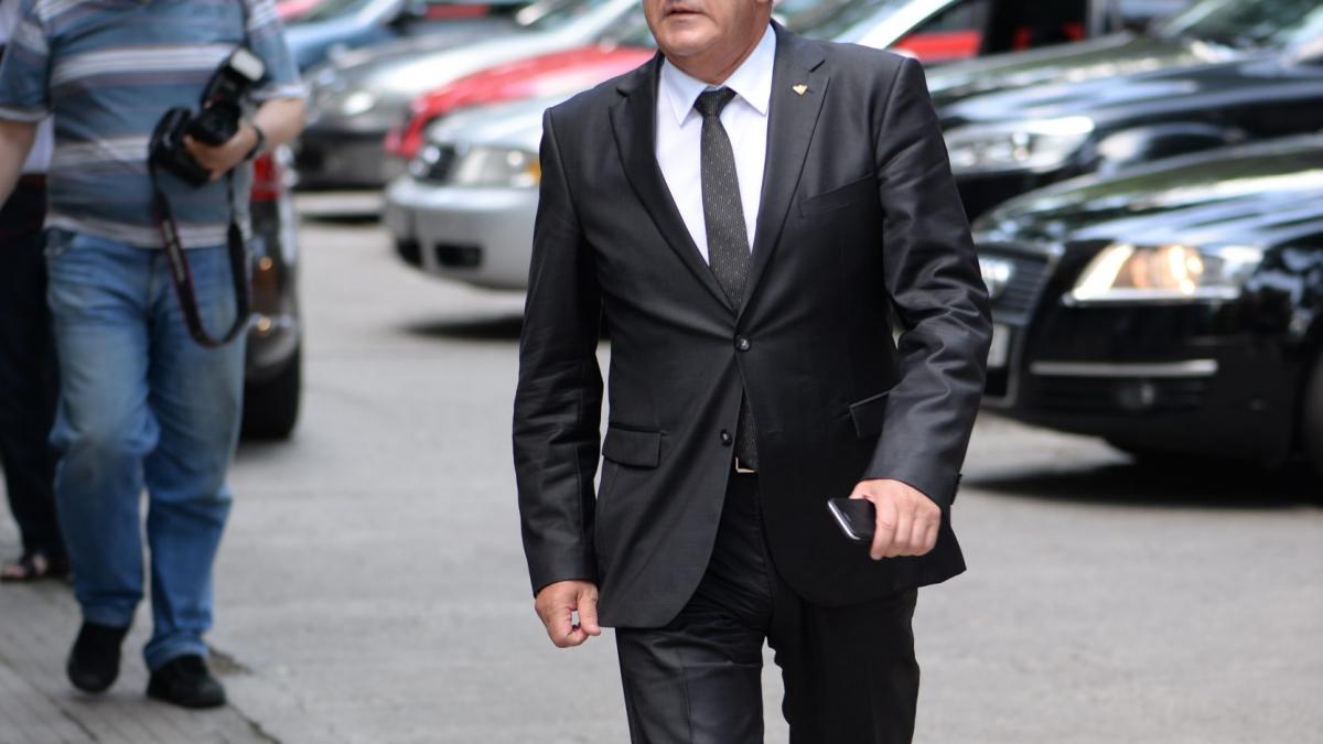 Generalul Oprea şi-a plagiat doctoratul în drept