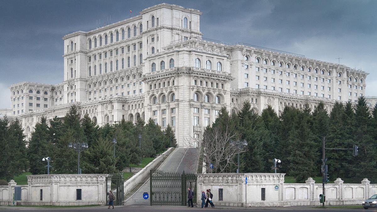 Palatul Parlamentului a rămas fără curent electric. S-a semnalat şi un incendiu 
