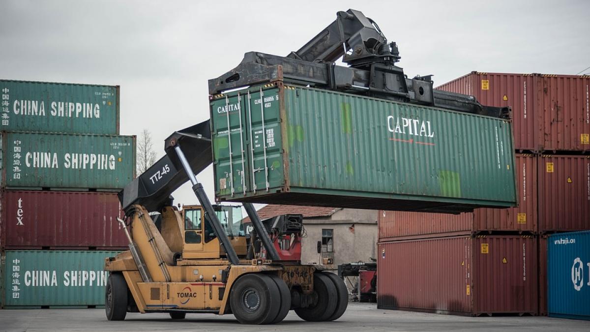 Constanţa: Mărfuri de contrabandă confiscate în port 