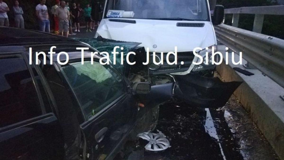 Accident de microbuz pe DN 7. Patru persoane au fost RANITE