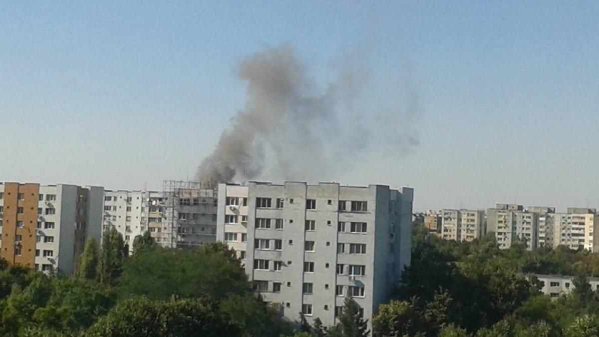 Incendiu la o casă din sectorul 4! O femeie a suferit un atac de panică 