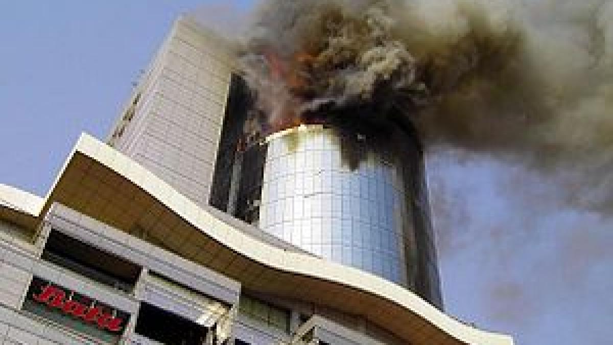 Incendiu devastator în 'Bashundhara', cel mai mare mall din Bangladesh