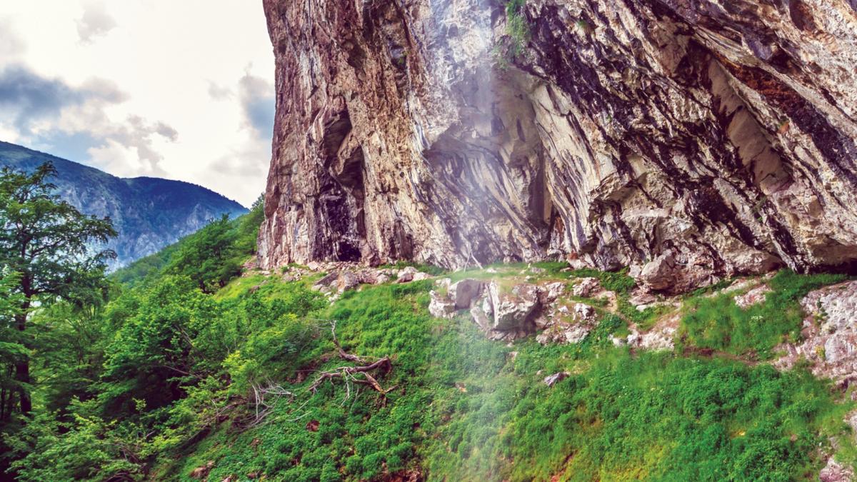 Cascada Vânturătoarea, un obiectiv de neratat pe Valea Cernei 