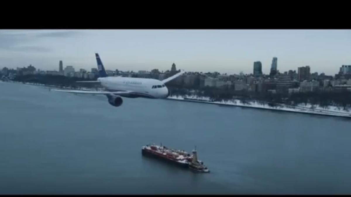 astazi are loc premiera filmului sully regizat de clint eastwood cu tom hanks in rolul principal vezi trailer in romana