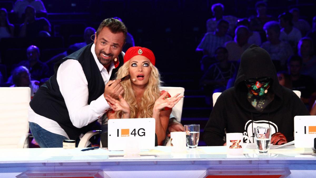 Delia abia aşteaptă startul celui de-al 6-lea sezon “X Factor”! La concurenţă cu Brenciu, Bănică jr şi Carla’s Dreams, solista ar face orice ca învingătorul să fie din tabăra ei: “Suntem prieteni, dar ne vom lupta din greu pentru marele premiu”