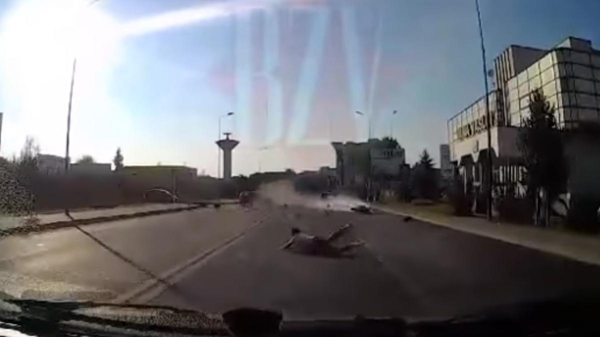 video o soferita neatenta a accidentat grav un motociclist in vaslui