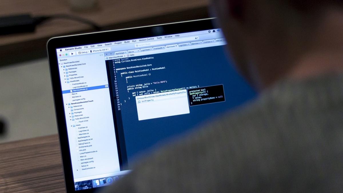 Începe cenzurarea internetului? Facebook, Twitter, Google şi mai multe publicaţii vor să îmbunătăţească informaţiile care apar online