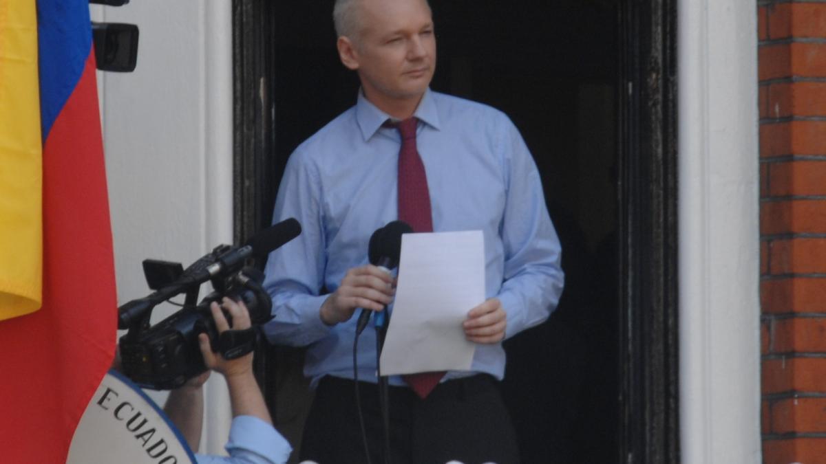 O instanţă de apel din Suedia menţine mandatul de arestare împotriva lui Assange