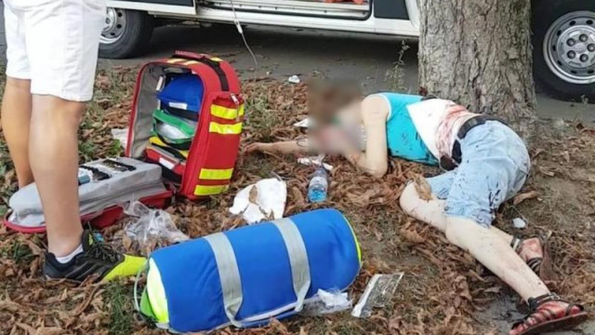 tata si fiica injunghiati de fostul iubit al fetei ea este grav ranita iar barbatul a murit