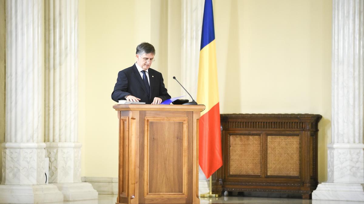 Mircea Dumitru: Nu vom opri concursul pentru directori