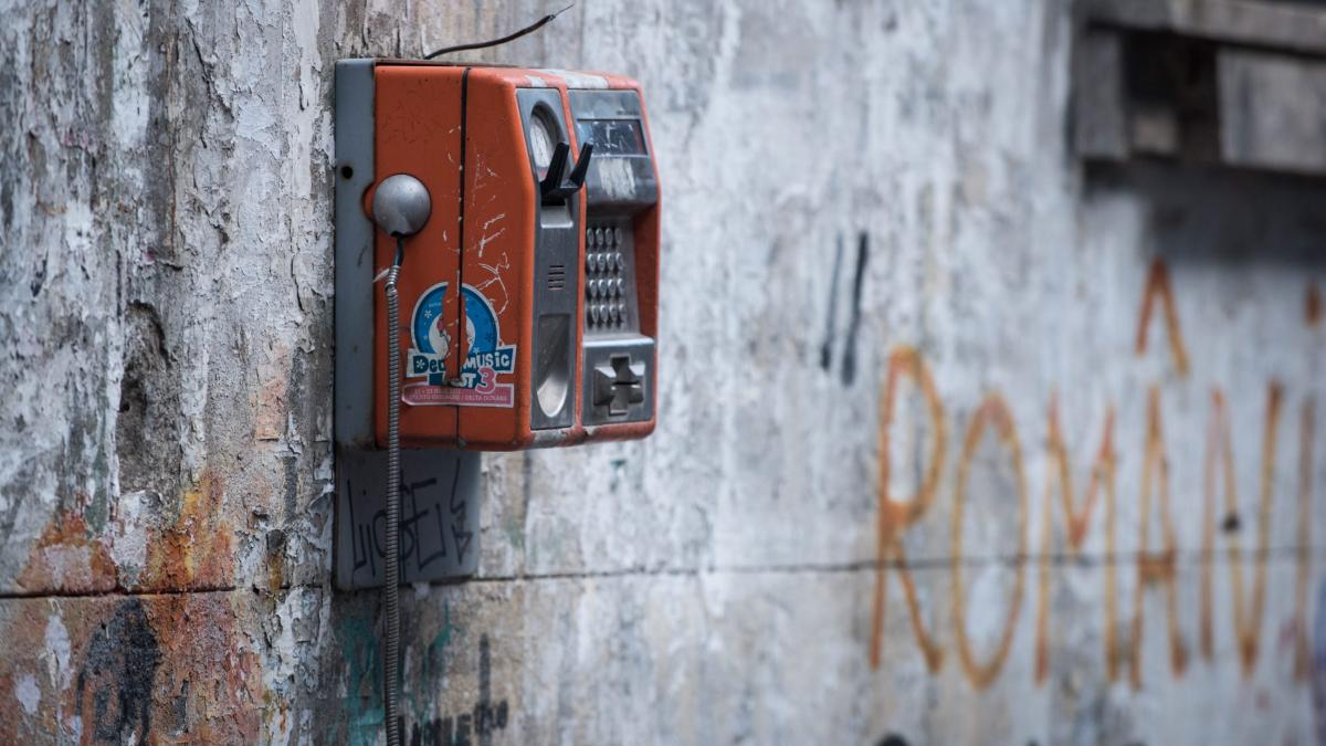 Telefoanele publice dispar prin vandalizare