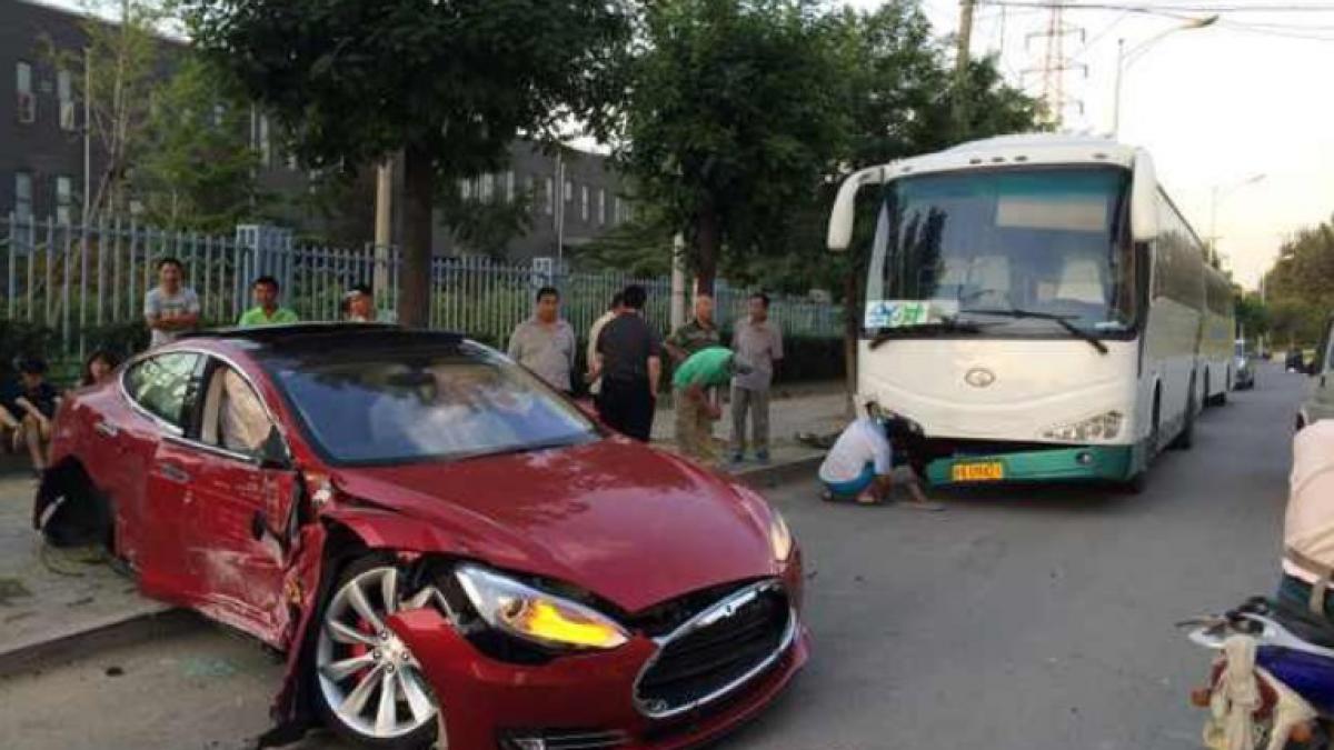  China: Proces împotriva companiei Tesla după moartea unui şofer într-un model Tesla S
