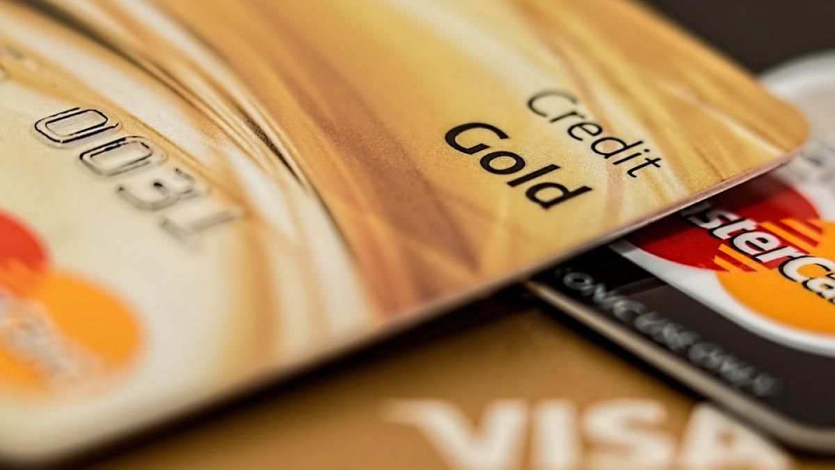 Băncile iraniene emit carduri de credit, pentru prima dată