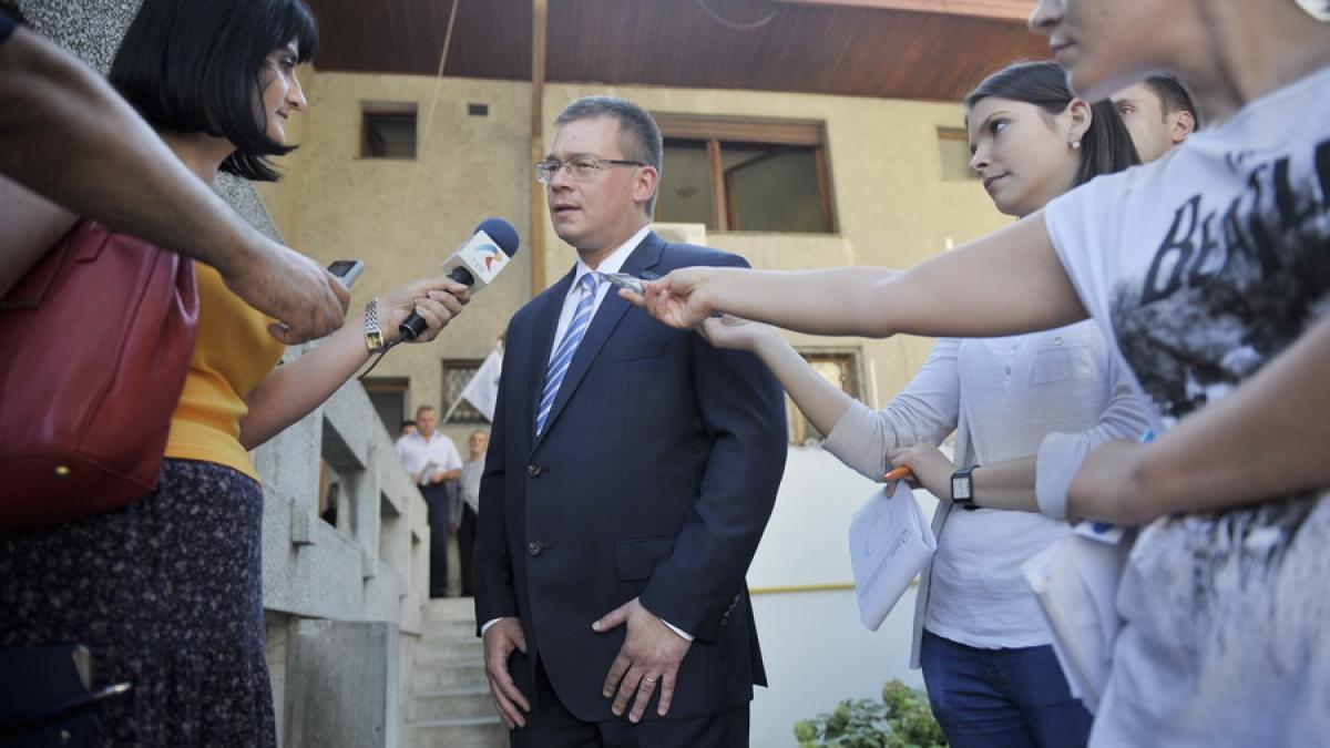 Preşedintele Iohannis a acceptat demisia lui Ungureanu; conducerea SIE - asigurată de Silviu Predoiu