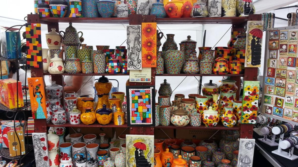 Un grup de ONG-uri strânge bani pentru copiii din Siria, la Bazar Multicultural
