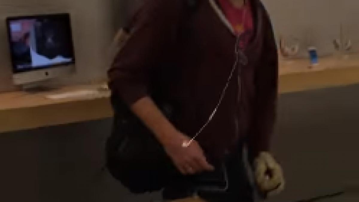 video un francez a distrus mai multe produse apple ce amenda risca barbatul