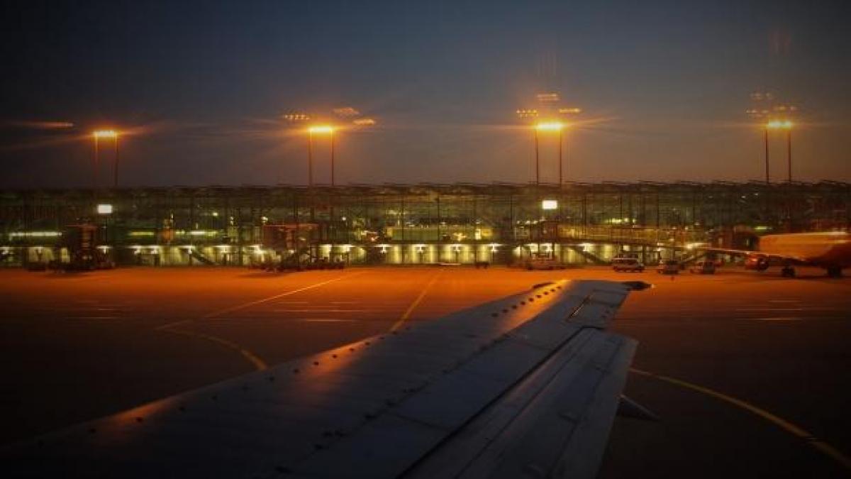 Controlorii de trafic aerian din Grecia au renunţat la grevă 