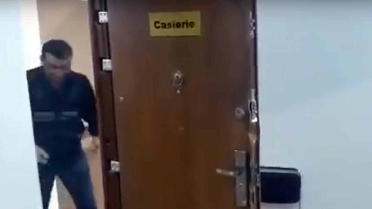 iasi jaf la primaria din popricani seiful a fost furat