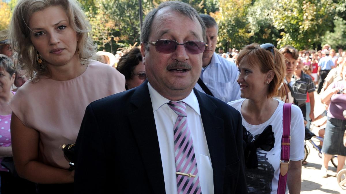Mircea Băsescu este bun de plată. Cu ceva mărunţiş