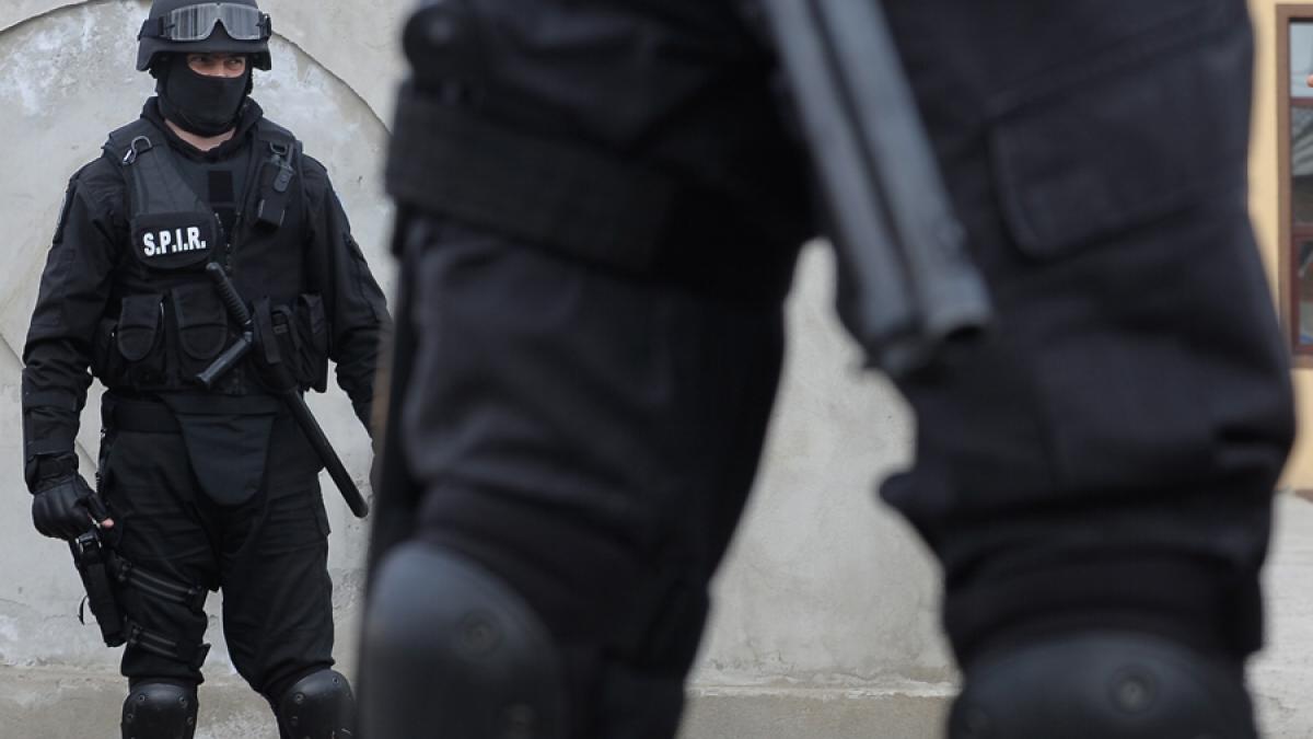 Un cunoscut interlop din Buzău, reținut de polițiști pentru spălare de bani