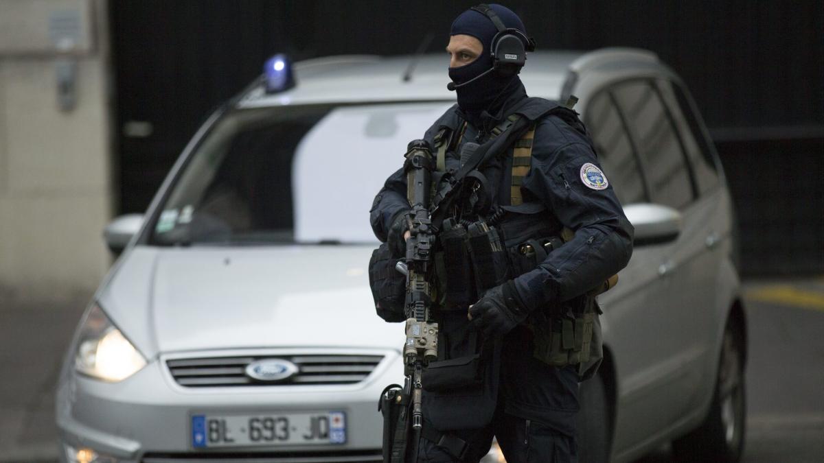 Salah Abdeslam a rămas fără avocați