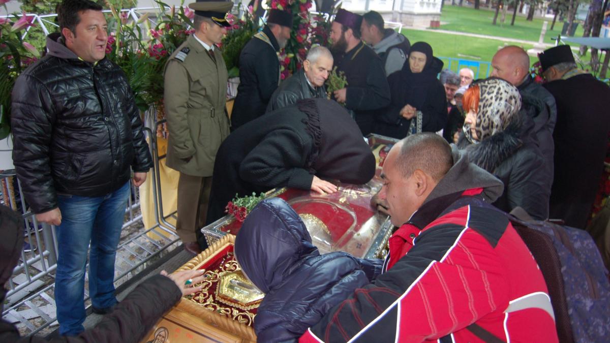 65.000 de pelerini au trecut pe la moaștele Sfintei Parascheva