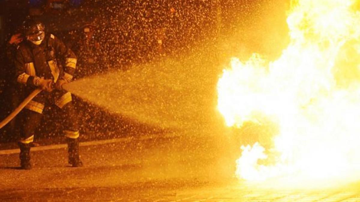 Cluj: Incendiu la un cămin de bătrâni; mai multe persoane intoxicate cu fum