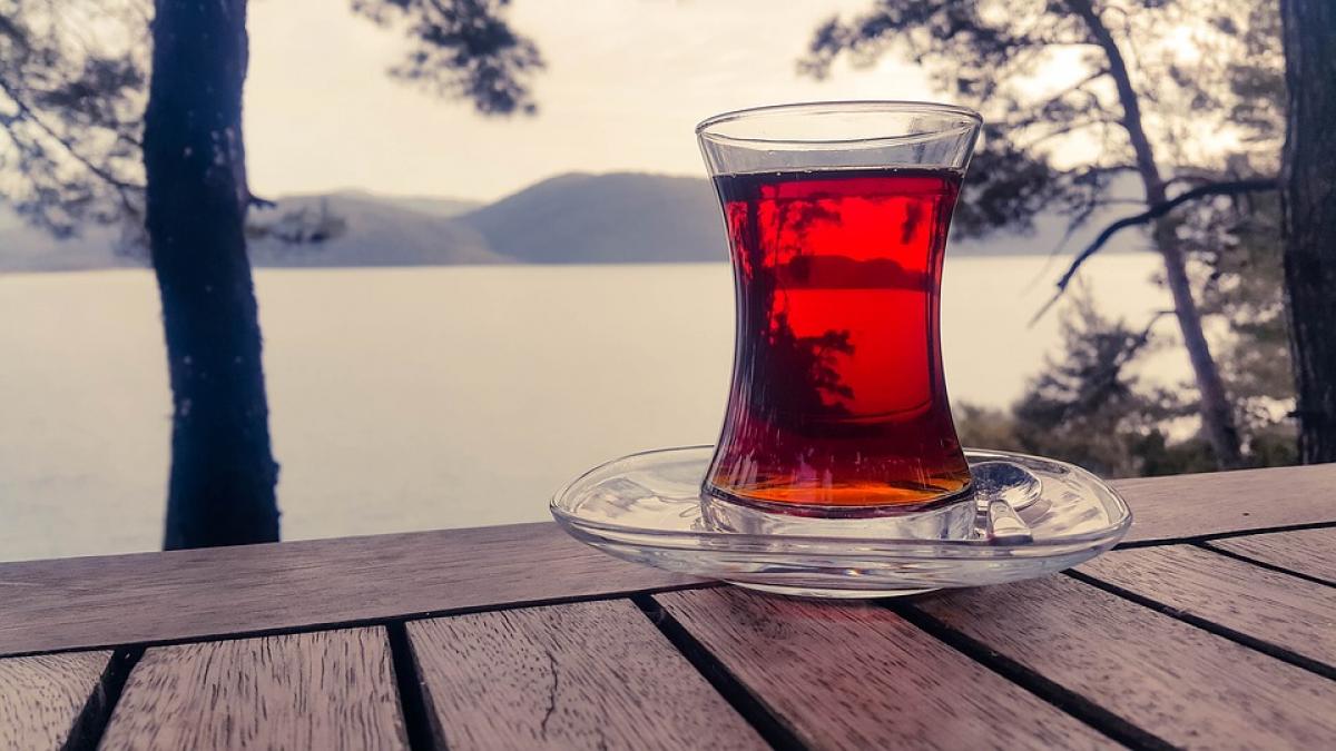 În sezonul răcelilor şi virozelor vă recomandăm ceaiuri împotriva durerilor în gât