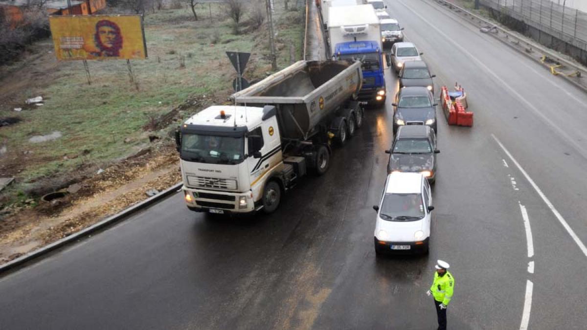 Accident rutier pe centura de nord a Capitalei; circulaţie blocată