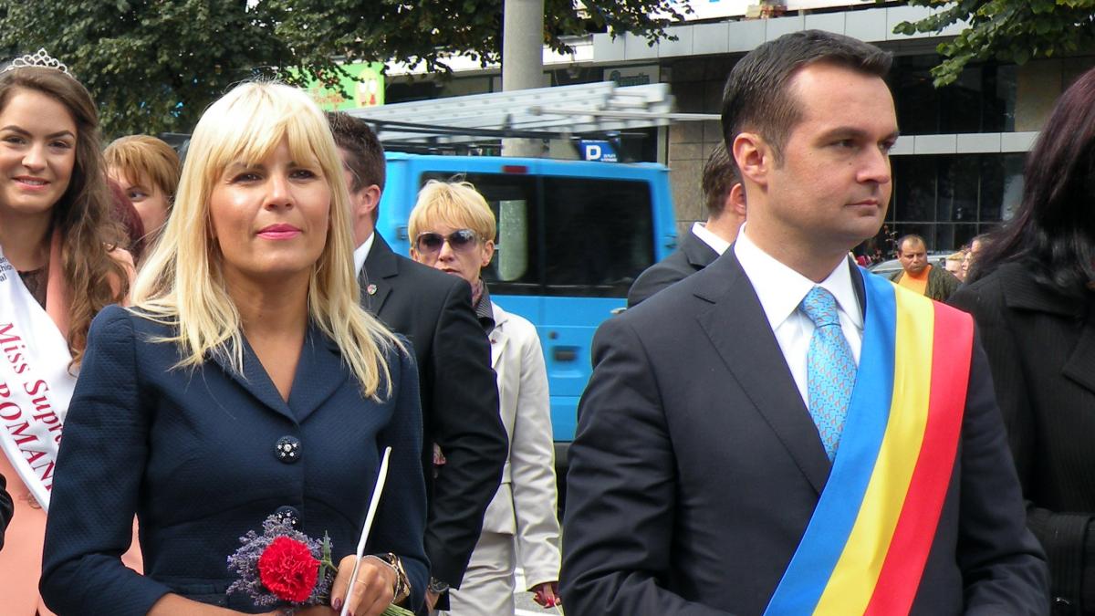 Primarul Cherecheş îşi trimite mama în Parlament