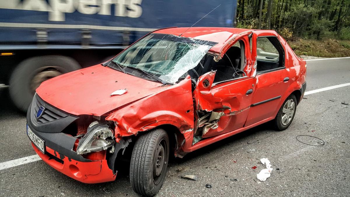 Rapperul Deliric era să moară strivit de două TIR-uri, între Piteşti şi Râmnicu Vâlcea