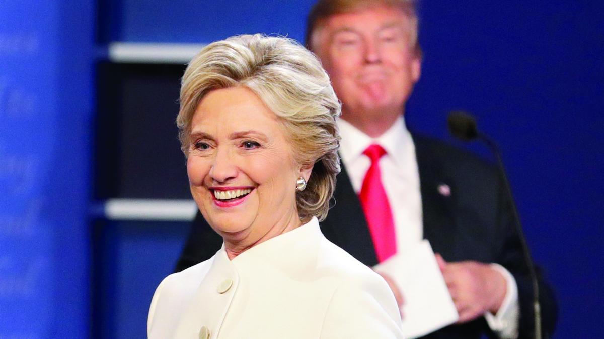 Hillary lovește în Donald prin România