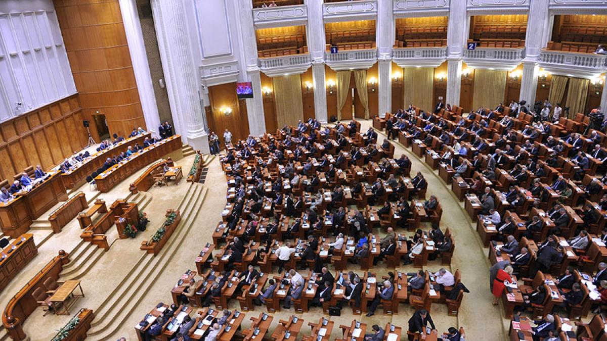 Ce mai cumpără deputații: o cisternă și imprimante